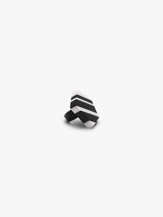 Shema ring: striped greencast